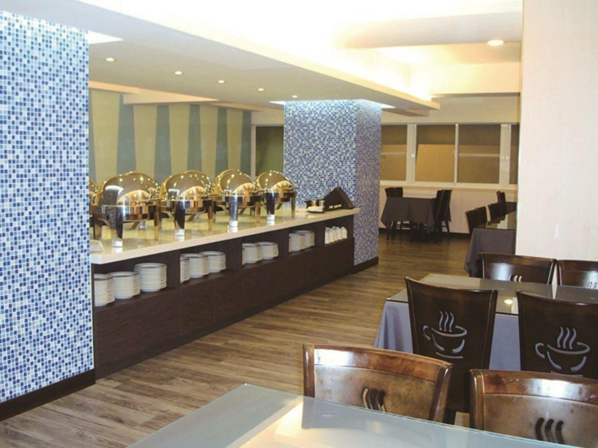 Fish Hotel Kaohsiung Bagian luar foto