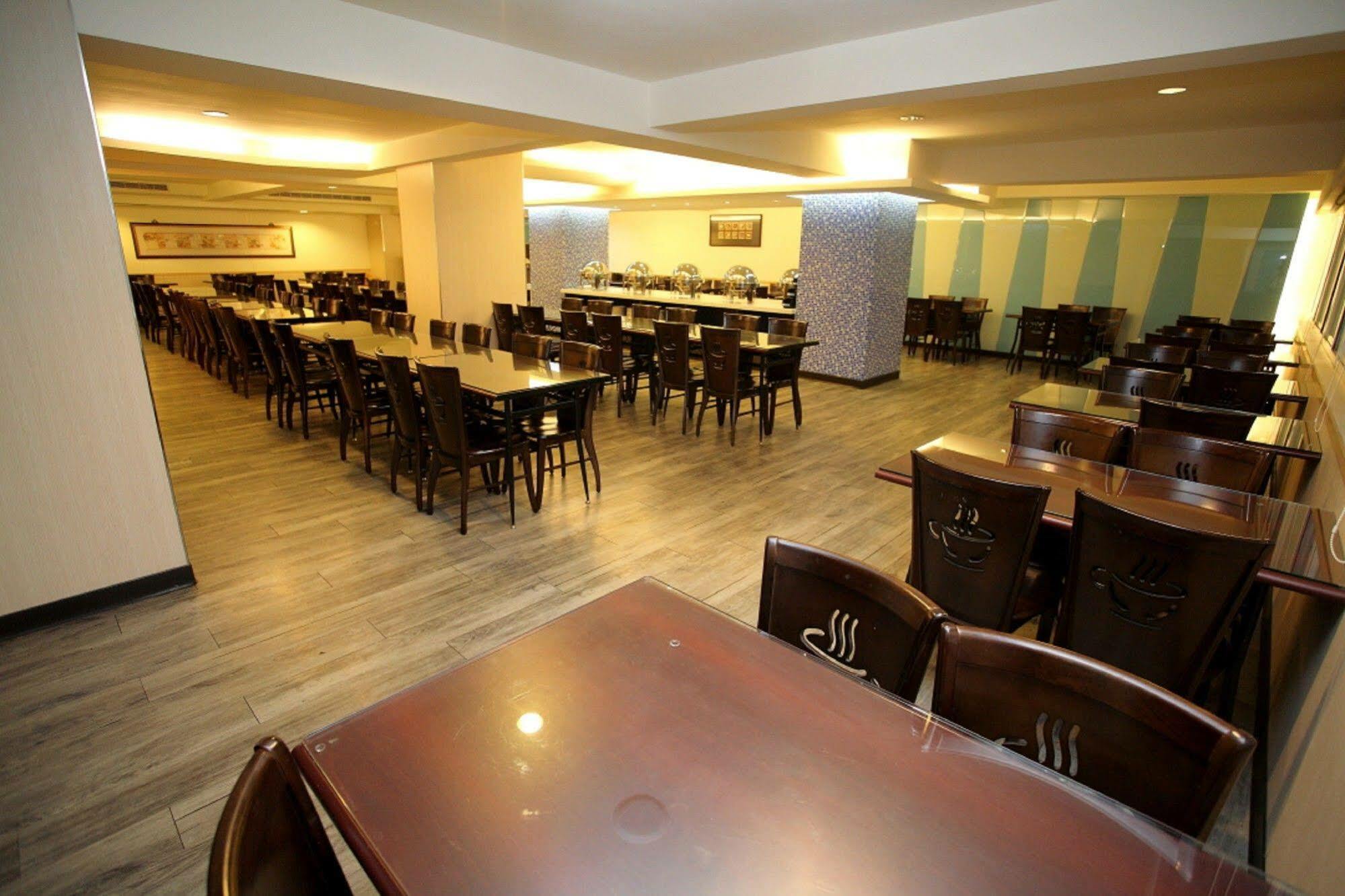 Fish Hotel Kaohsiung Bagian luar foto